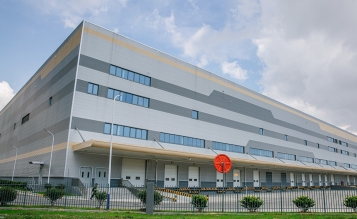浙江綠地鉑選電子商務(wù)有限公司  綠地全球進(jìn)口商品浙江運(yùn)營(yíng)中心（嘉興綜合保稅）項(xiàng)目 EPC總 承包 嘉興綜合保稅區(qū)興業(yè)路東側(cè)、大橋港南側(cè)、東巡邏通道西側(cè)、區(qū)和路北側(cè)。